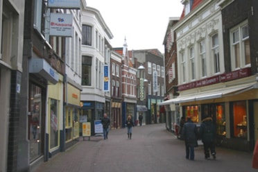 Voorstraat (winkel links op foto)