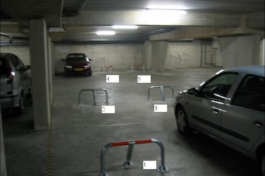 5 parkeerplaatsen