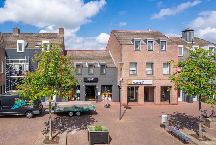 Woning / winkelpand - Beek en Donk - Piet van Thielplein 38-46