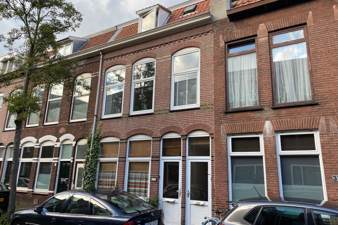 Image of Klarenbeekstraat  39 zwart en rood