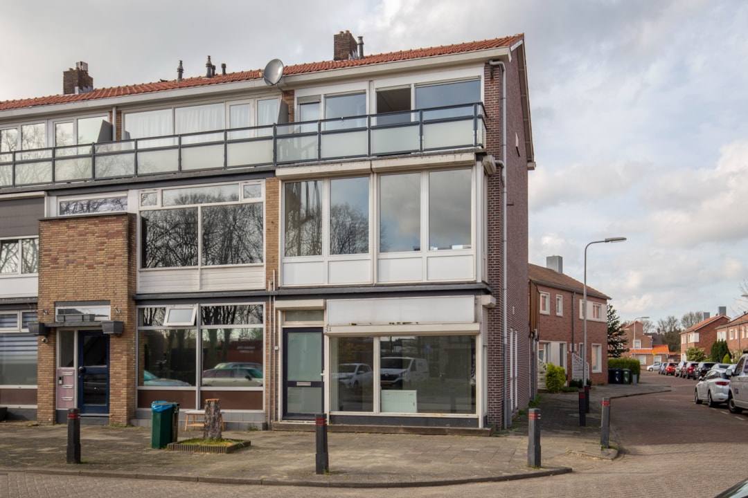Image of Wateringen, Doctor Schaepmanstraat 31, Dr. Poelsstraat 2A & 2B